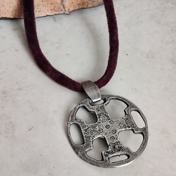 Metropolitan Museum of Art Maltese Cross Pin Pendant - Picture 14 of 15